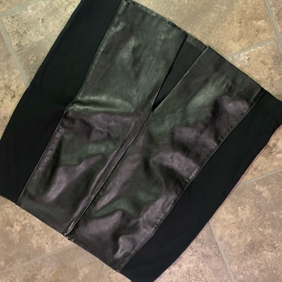 Melanie Lyne size 16  bk faux leather skirt - Picture 3 of 4